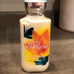 Bath & Bodyworks honeysuckle body lotion